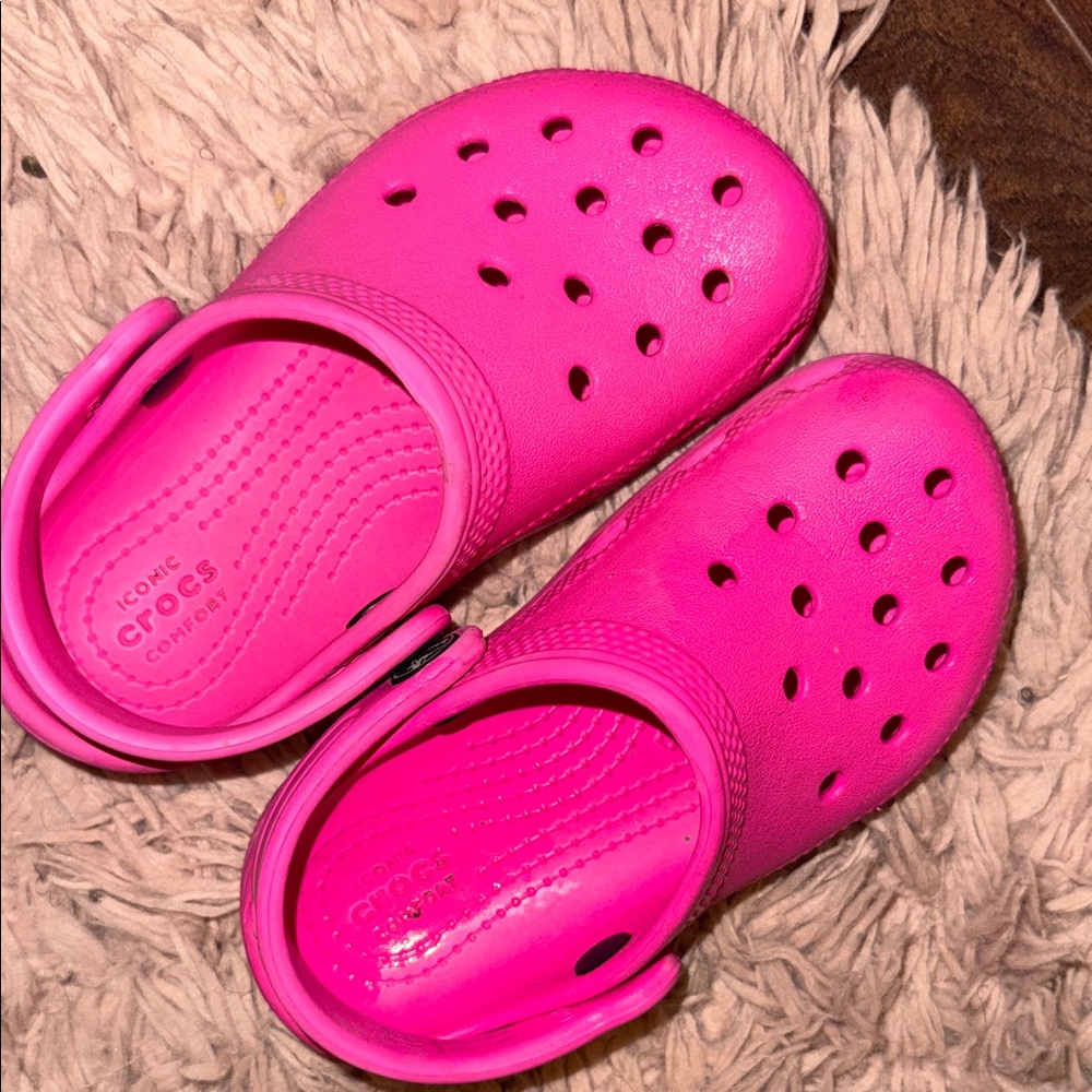 CROCS Kids Water Shoes - Vibrant Pink